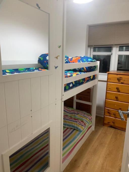 3 Bedroom Home Near Windsor Castle, Legoland, & Heathrow Slough Exterior foto