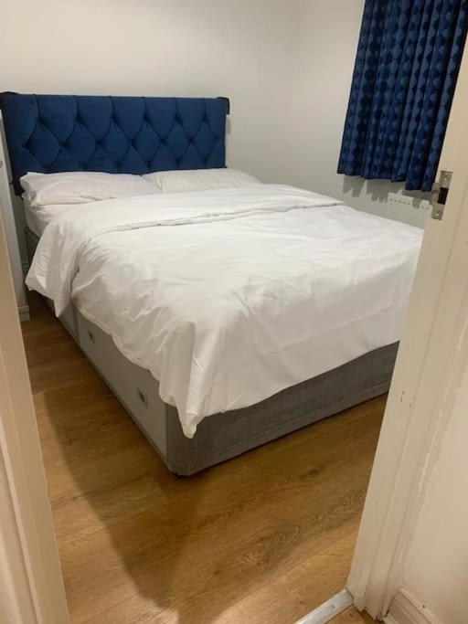 3 Bedroom Home Near Windsor Castle, Legoland, & Heathrow Slough Exterior foto